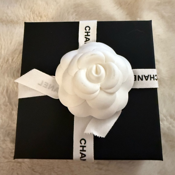 NWT Chanel 23A Ruthenium, Green & Gray Bracelet 💚
Full set without receipt - Picture 2 of 4